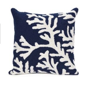 Liora Manne Coral Indoor/Outdoor Pillow in Navy Blue. Size: 18x18 SALE!